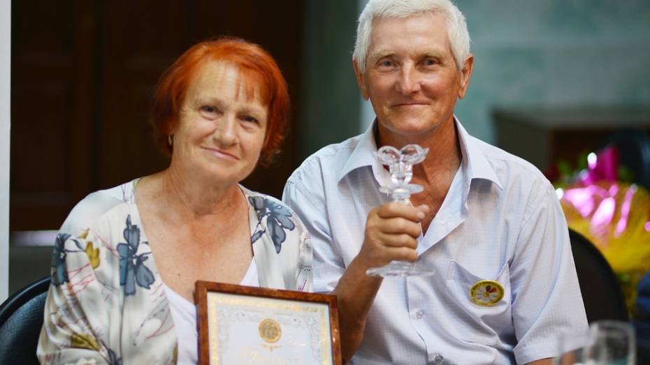 Семилукской семье вручили медаль «За любовь и верность»