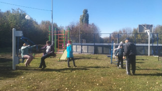 В репьевском селе Платава общественники сделали спортивную площадку