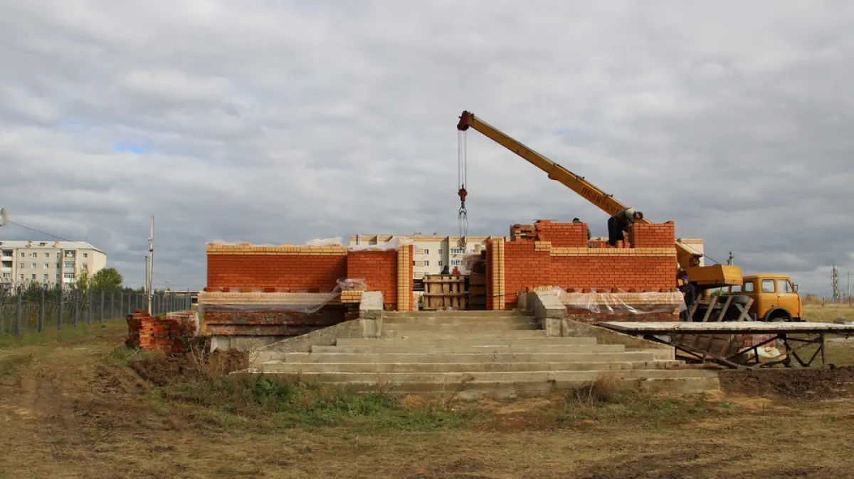 Рп подгоренский воронежская область. Храм Сергия Радонежского Подгоренский. Памятник пгт Подгоренский.