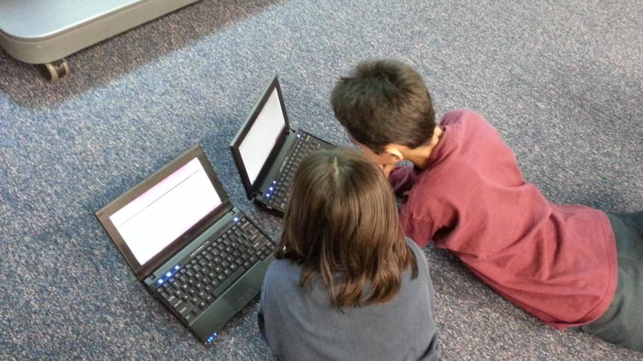 В новом сезоне «Цифрового ликбеза» школьников научат безопасно бронировать жилье и помогать в интернете