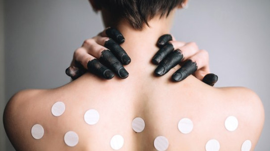 Иллюстратор и фотограф показали в Воронеже вдохновляющий проект «Приближая до»