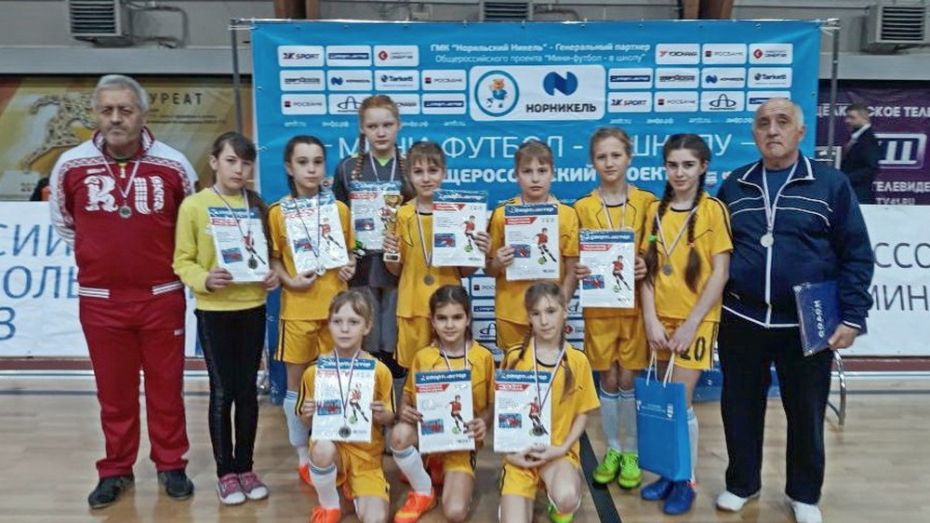 Футболистки из Терновского района стали серебряными призерами турнира ЦФО