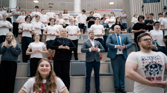 «Улетная зарядка» прошла в воронежской мегашколе