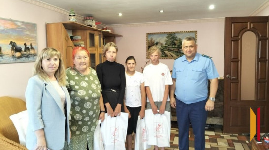Самую многодетную семью Терновского района поздравили с Днем защиты детей