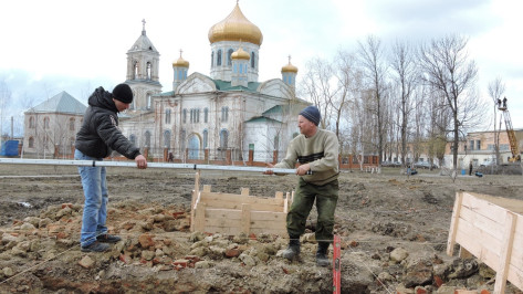 В Кантемировке начали работы по установке стелы в парке Победы 
