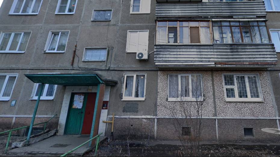 Пожар вспыхнул на чердаке жилой пятиэтажки в Воронеже