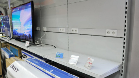 В Воронежской области на магазинной распродаже украли 3 фотоаппарата и ноутбук