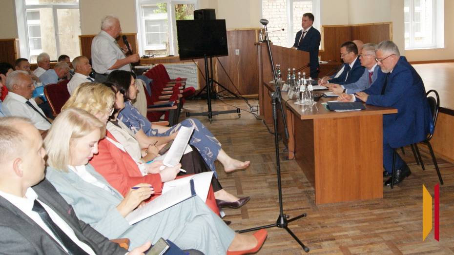 В Боброве главы районов и городских округов Воронежской области обсудили вопросы соцполитики