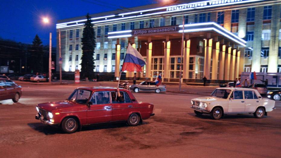 В Воронеже прошел автопробег в поддержку Крыма