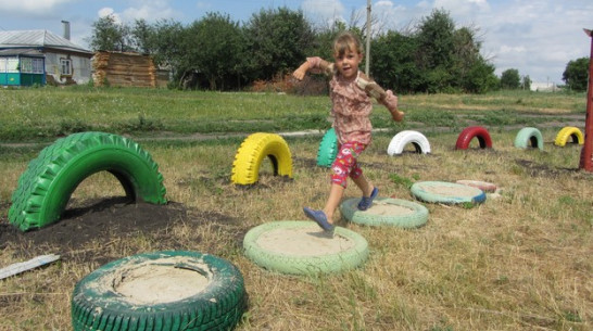 Жители каширского села строят для своих детей игровую площадку