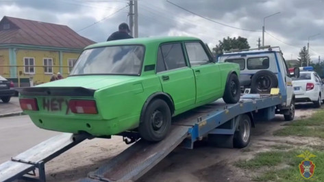 В Воронежской области подросток устроил дрифт на незарегистрированном авто: видео