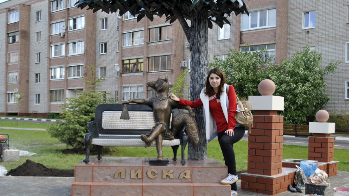 Рп 5 лиски воронежской. Лиски Воронежская область памятник лисе. Скульптурная композиция лиска, Лиски. Ворона и лисица скульптура Лиски. Воронежская область Лиски улица Титова лиска.