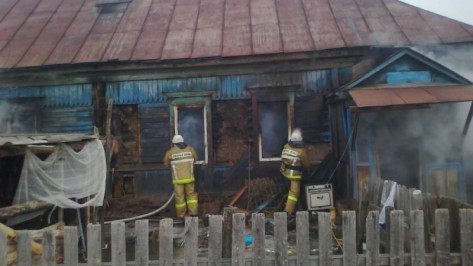 Воронежские спасатели объяснили пожар с 2 погибшими алкогольным опьянением