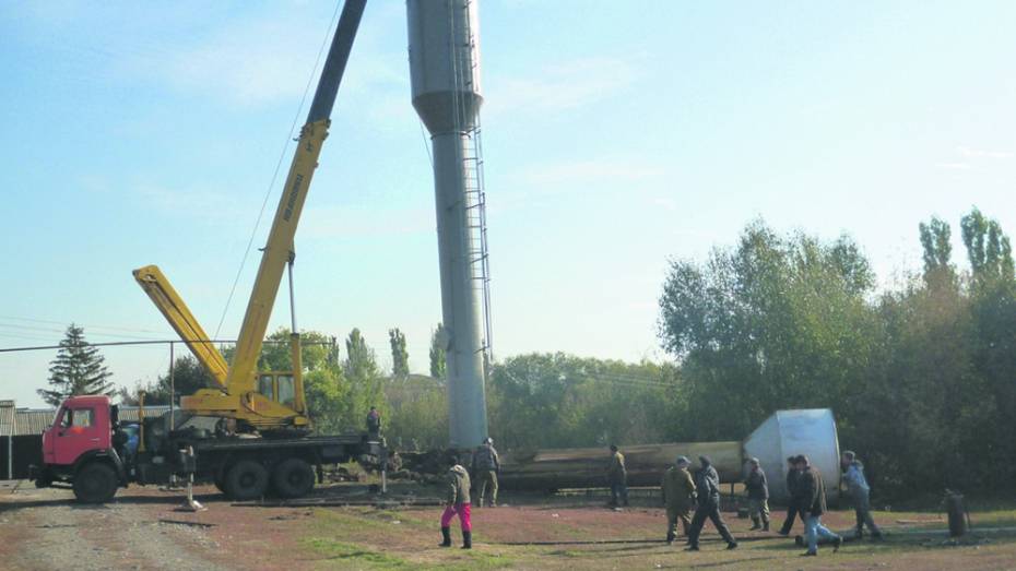 В Таловском районе установили новую водонапорную башню