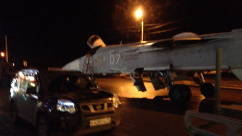 Воронежцы сфотографировали Су-24 на Краснознаменном кольце 