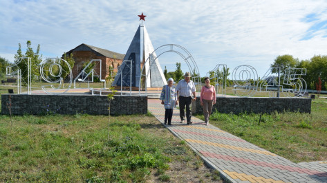 В богучарском селе Данцевка в честь умерших в мирное время фронтовиков установили стелу 