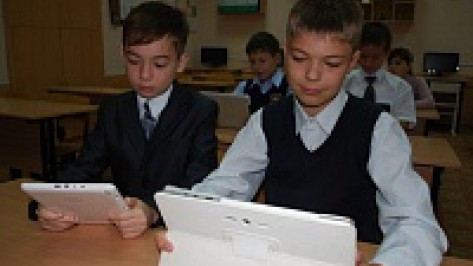 Россошанская школа выиграла грант на покупку электронных учебников