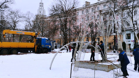 В центре Воронежа демонтировали зимний фонтан