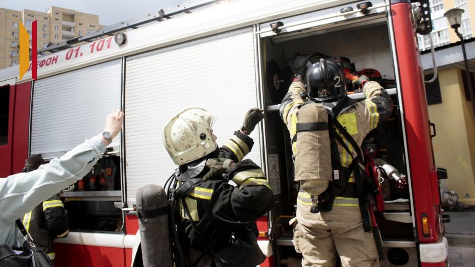 Воронежцев предупредили о скоплении пожарных машин у отеля в Коминтерновском районе