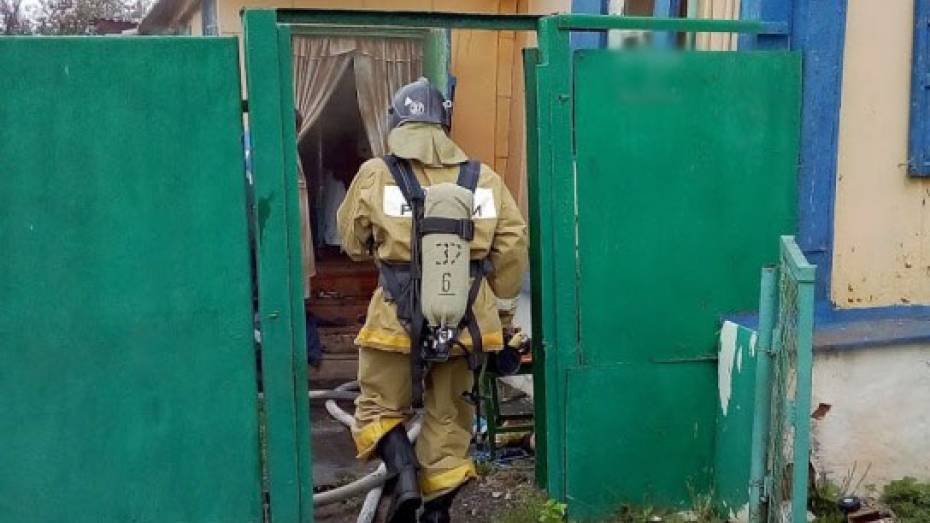 Пожарный из Воронежской области вынес из огня 4-летнего ребенка