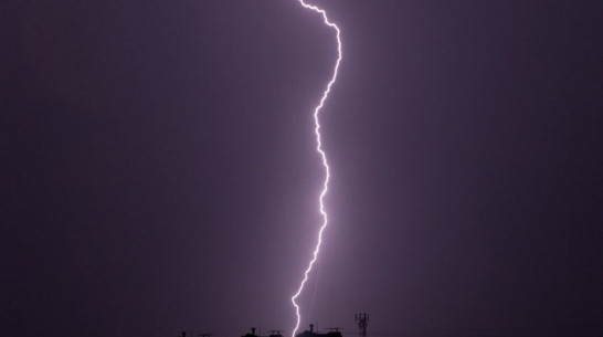 В Нижнедевицком районе во время грозы убило током 30-летнего мужчину