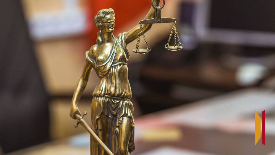 В Воронеже заведующая кафедрой получила от 12 студентов взятки на 300 тыс рублей