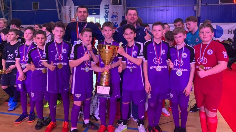 Команда Богучарской школы №2 победила на всероссийском турнире по мини-футболу