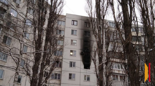 Появилось видео с места пожара в многоэтажке на улице Хользунова в Воронеже