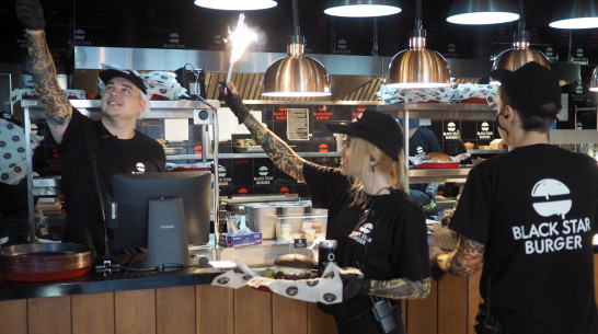 Совладелец Black Star Burger проверил воронежскую бургерную 