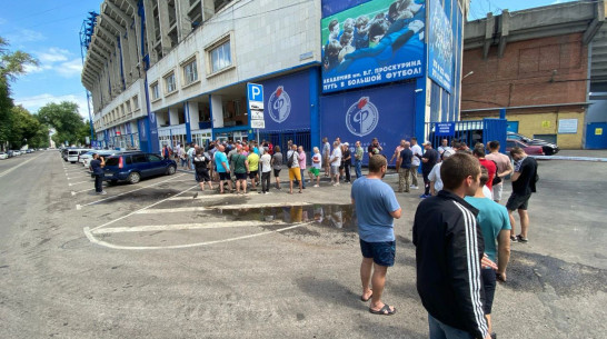 Около 11,5 тыс абонементов на матчи РПЛ продали в Воронеже за неделю