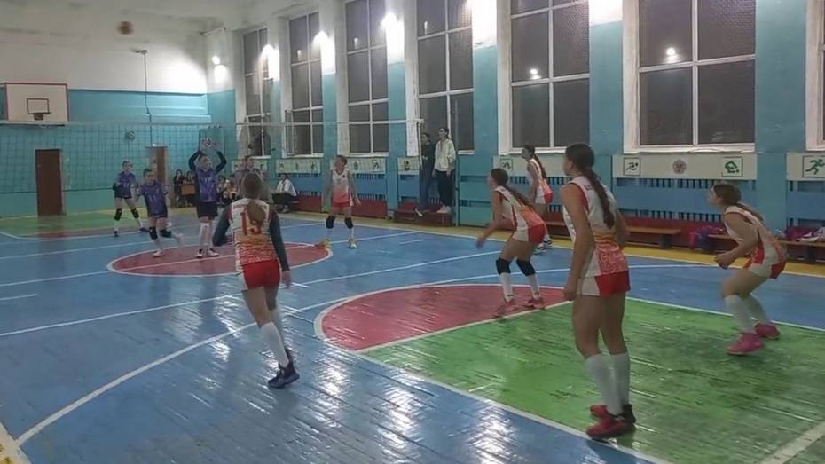 Бобровские волейболистки привезли 2 «золота» с турнира в Астрахани