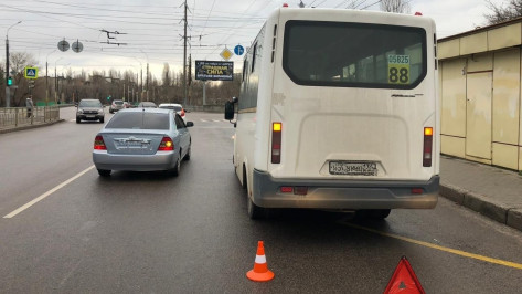 Маршрутка сбила 74-летнюю пенсионерку в Воронеже