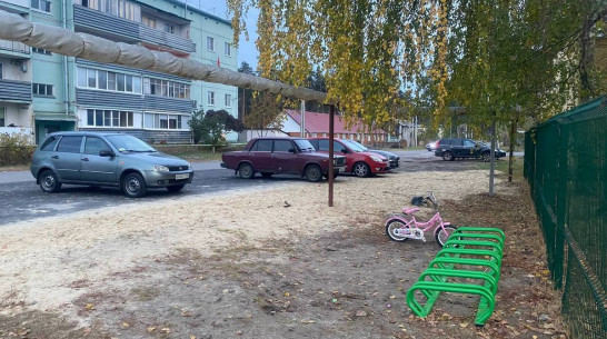 В рамонском поселке Бор обустроили парковочную зону