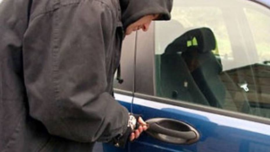 В Лисках нашли автомобиль, угнанный в Бутурлиновке