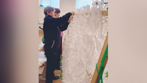 Верхнемамонским волонтерам передали средства, собранные на благотворительном рождественском вечере