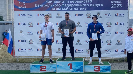 Тренер по легкой атлетике из Павловска выиграл 2 «золота» на чемпионате и первенстве ЦФО