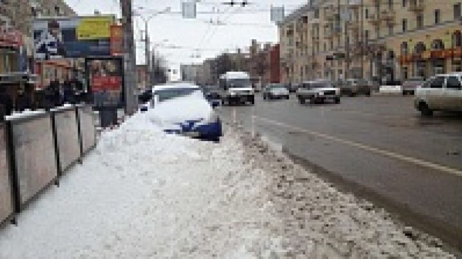 Из-за снега на дорогах Воронежа мэр пригрозил увольнением главам комбинатов благоустройства