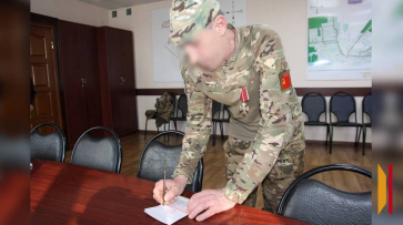 В Лисках кавалеру ордена Мужества вручили российский паспорт