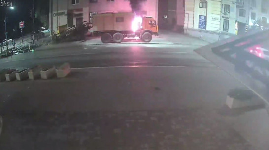 В Воронеже мужчина поджег грузовик строительной компании