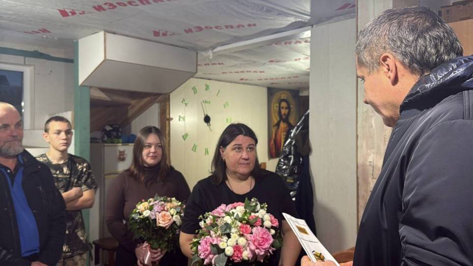 Воронежец передал электрогенератор многодетной семье из Белгорода