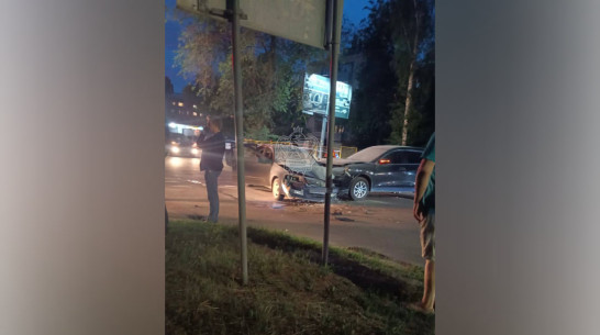 Жесткое ДТП с двумя иномарками на проспекте Труда в Воронеже попало на видео