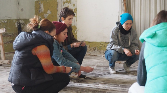 Воронежские художницы показали перформанс в заброшенной тюрьме