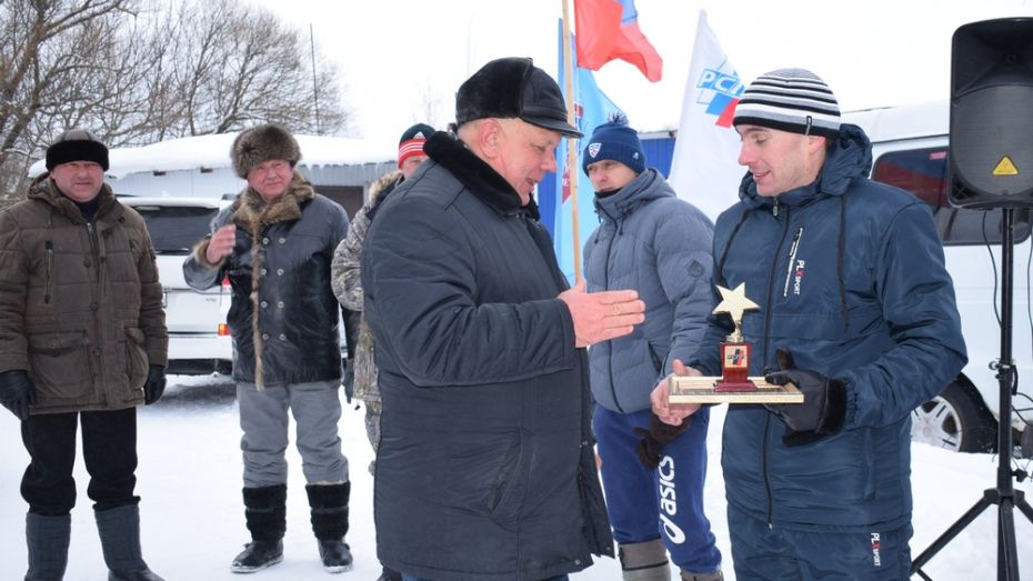 В Грибановском районе на турнире по зимней рыбалке победили семилукцы