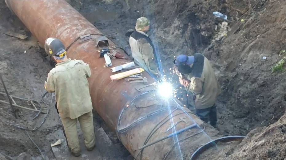 Устранение аварии трубопровода в Воронеже затянулось из-за просевшего грунта