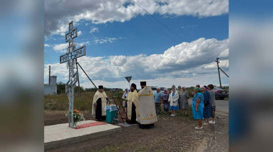 В верхнемамонском селе Мамоновка установили поклонные кресты