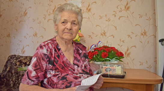 «Женщина всегда должна хорошо выглядеть!» Мария Тараскина из Воронежской области отметила 100-летний юбилей