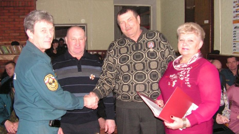 Бутурлиновские пожарные получили награды МЧС России 