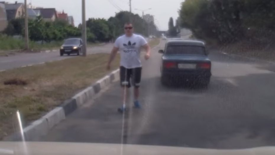 Конфликт водителей на дороге в Воронеже попал на видео