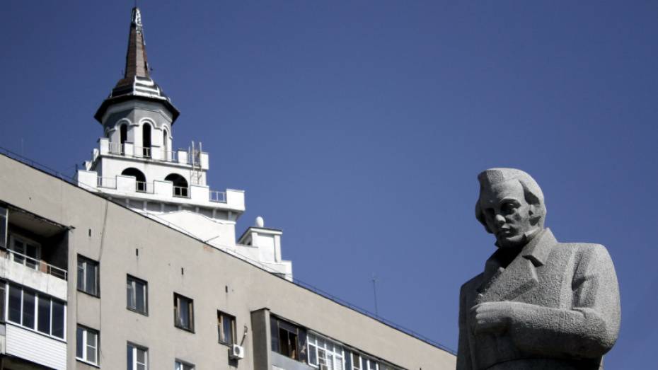 В Воронеже возобновили работы по благоустройству территории возле памятника Кольцову