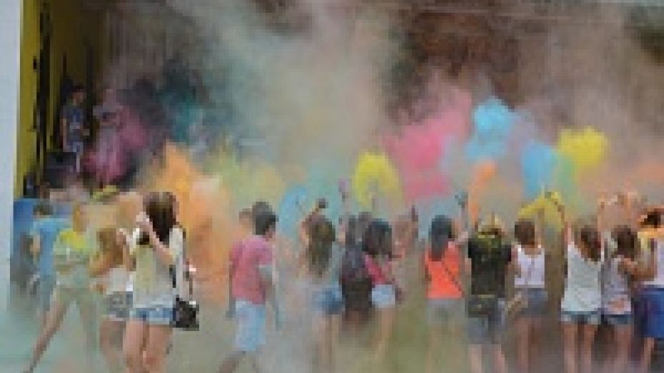 Фестиваль красок Холи впервые прошел в Россоши